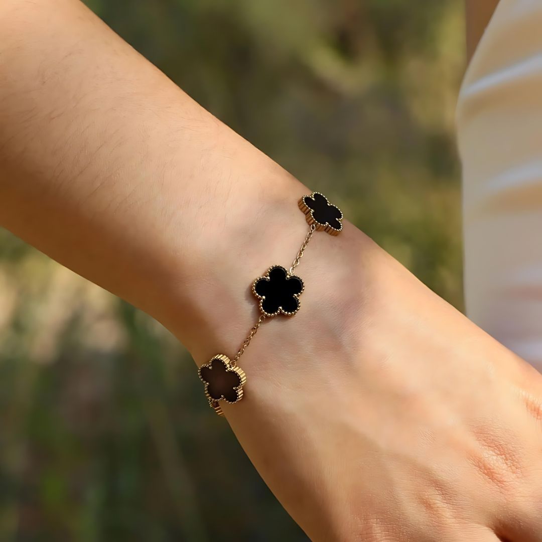 Clover Design Bracelet  - Adjustable - High Quality